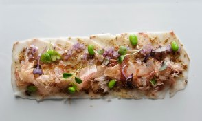 Tiradito de pez mantequilla