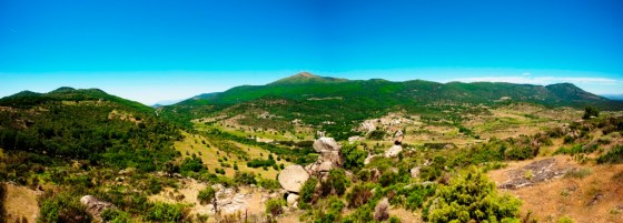 Panorámica de la Sierra e Gredos desde / VILA VINITECA