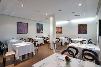 Decoración minimalista en la sala. / PC