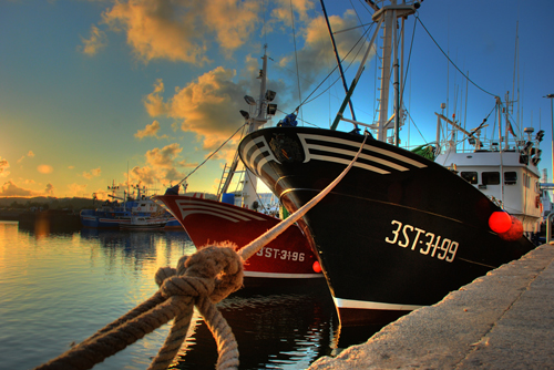 Puesta de sol con barco mb