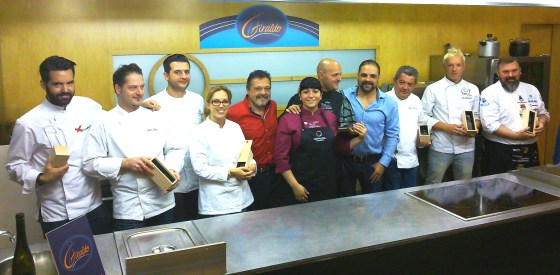 Los finalistas del concurso, con Patxi y Adolfo Giraldo. / JRP