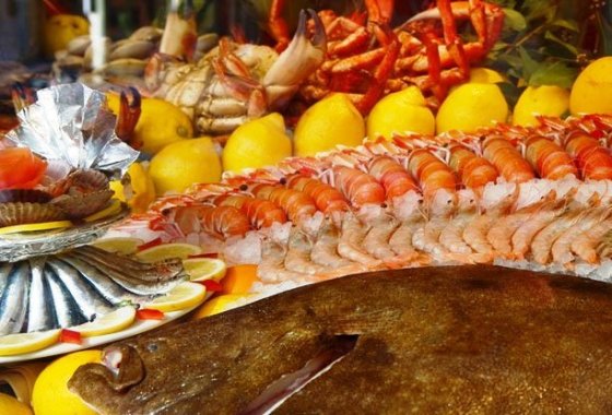 Espectacular mostrador de pescados y mariscos. / GRUPO COMBARRO