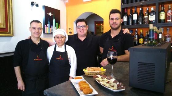 José Manuel Parra, segundo por la derecha, con su equipo. / BACOMANÍA